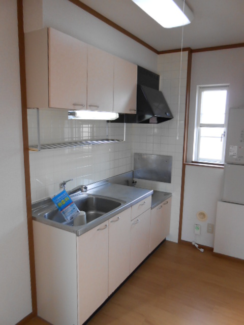 Kitchen. Gas stove (2 burners) corresponding ・ There is next to ventilation lighting window