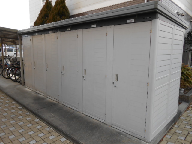 Other Equipment. Door to door separate external storeroom equipped