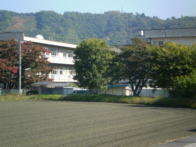 Primary school. 226m up to elementary school in the Matsumoto City Museum Island (Elementary School)