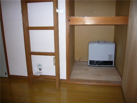 Other. Gas heater is equipped. Winter is useful to warm!