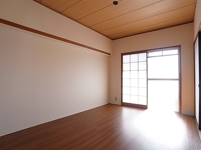 Living and room. No. 401 is tatami