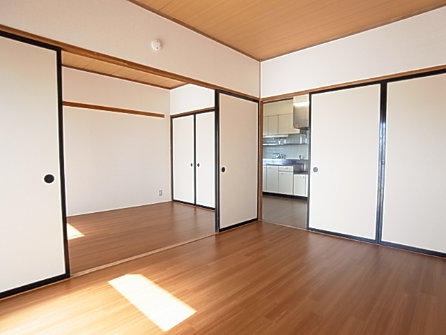 Living and room. No. 401 is tatami