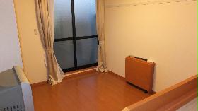 Living and room. Since the desk is foldable, Sofa nor kotatsu OK!