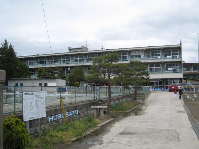 Primary school. Municipal hometown until the elementary school (elementary school) 440m
