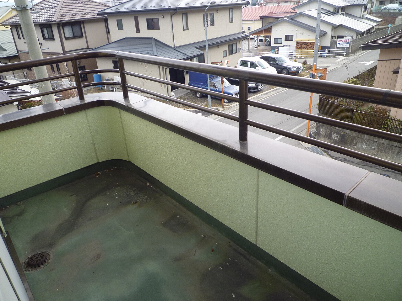 Balcony. Corner room of the inverted type