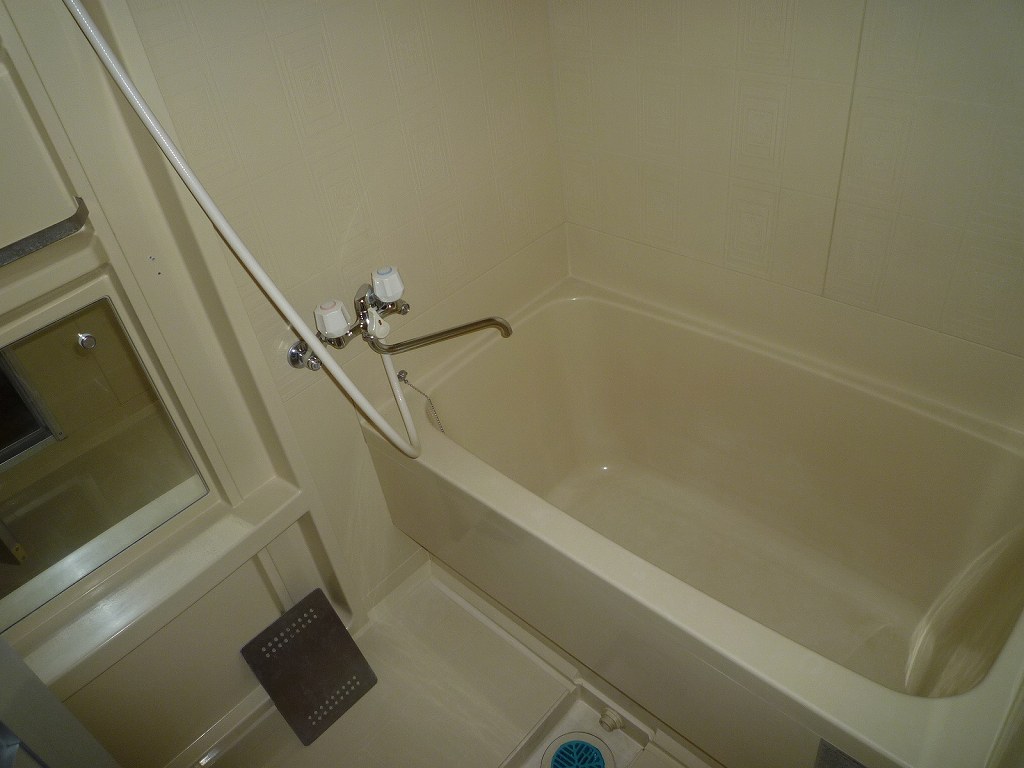 Bath. The same type of room (No. 202 room)