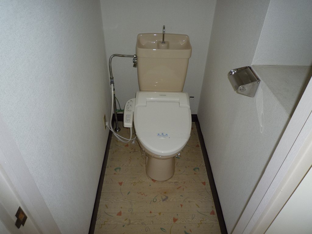 Toilet.  ※ The photograph is a 107, Room
