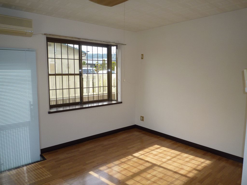 Living and room.  ※ The photograph is a 107 room number (the window is large sash)