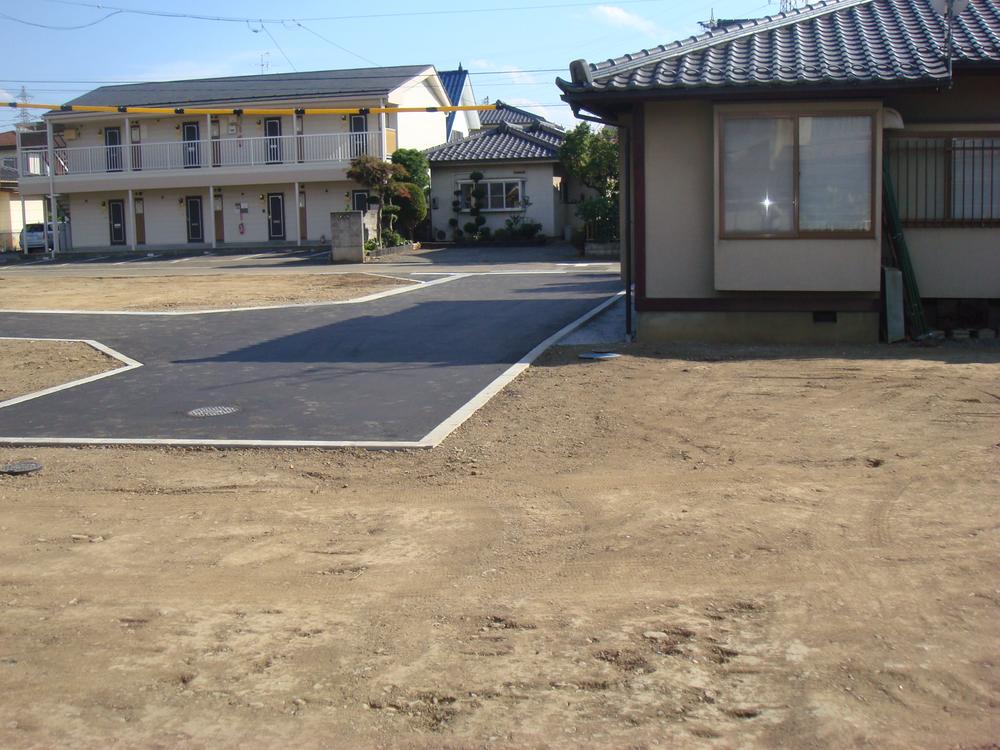 Local photos, including front road.  ◆ Front road and local photo ◆ Photo of one-story is the south side of the property ◆ The road is the entrance and exit from the southeast ◆ It is the rising sun of bright contact road southeast road ◆ 