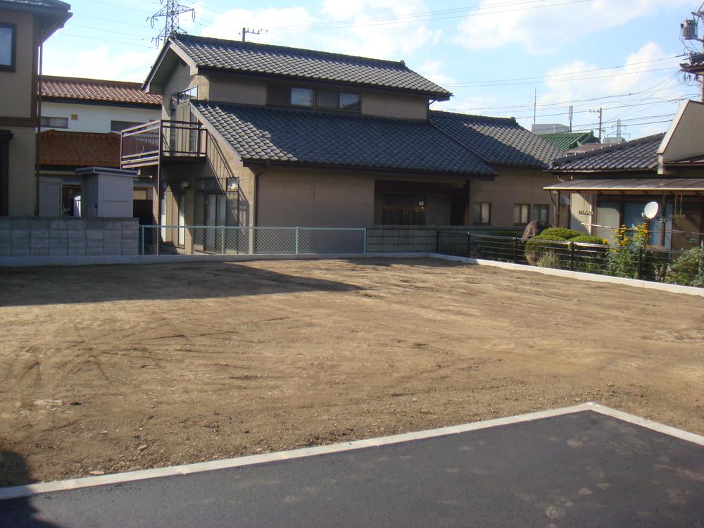 Local land photo.  ◆ Front road and local photo ◆ Photo of one-story is the south side of the property. Road is southeast. 