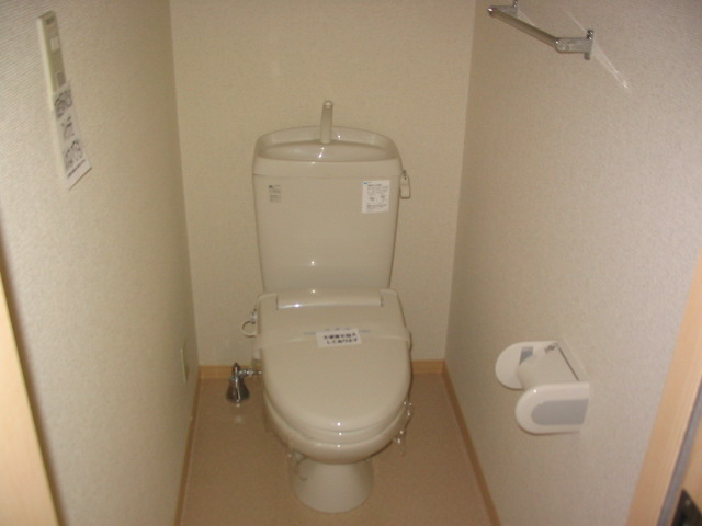 Toilet. Heating toilet seat