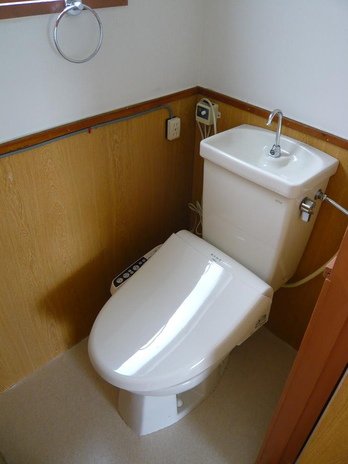 Toilet. Warm water washing toilet seat Brand new