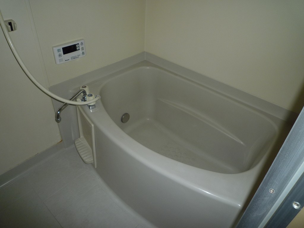 Bath. The same type of room (No. 105 room)