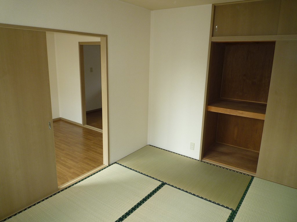 Living and room. The same type of room (No. 105 room)