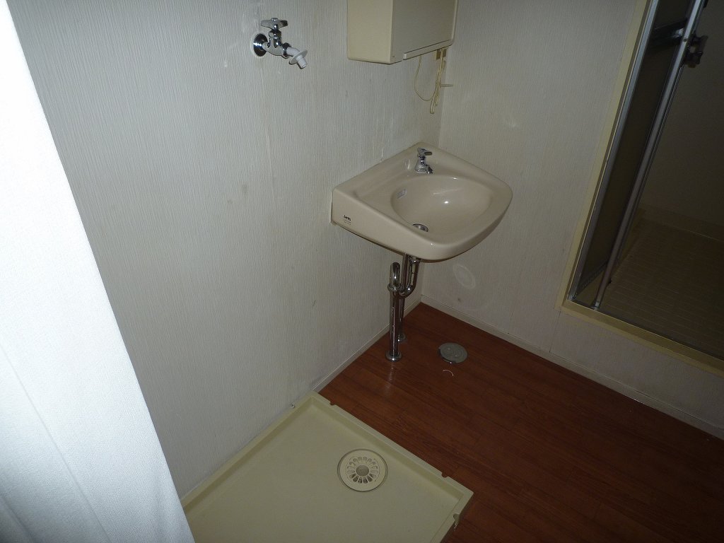 Washroom.  ※ Room 201