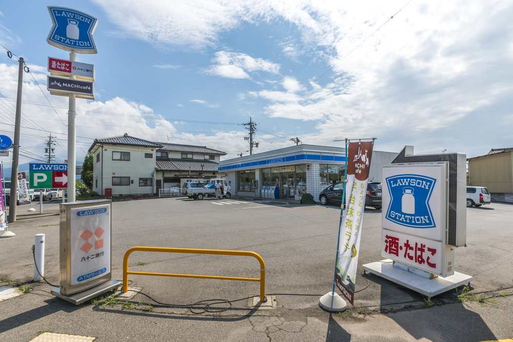 Convenience store. 877m until Lawson Suzaka Asahigaoka store (convenience store)