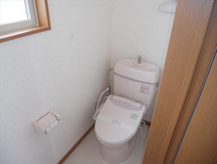 Toilet. Cleaned 1F toilet
