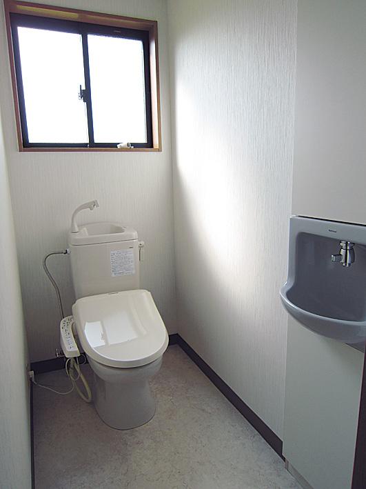 Toilet. New auto open and close cleaning toilet
