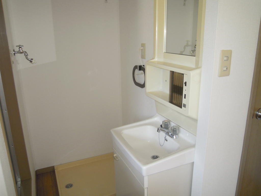 Washroom. Toiletries & Laundry Area