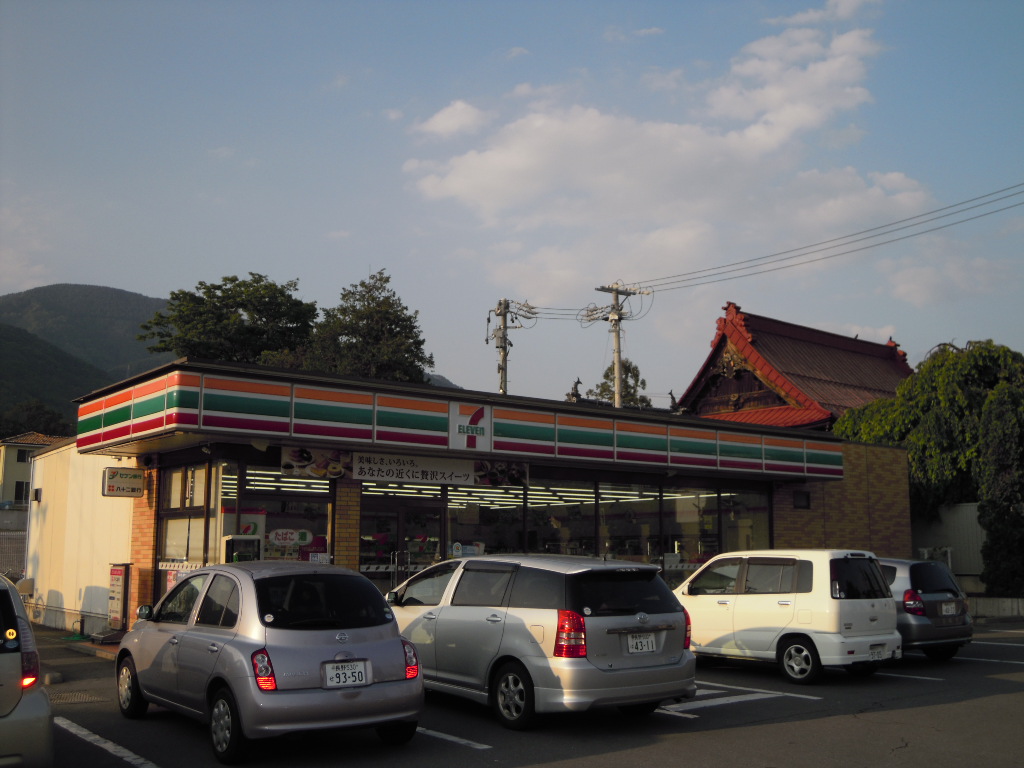 Convenience store. Seven-Eleven Ueda central North store up (convenience store) 442m