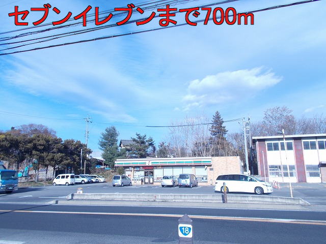 Convenience store. 700m to Seven-Eleven (convenience store)