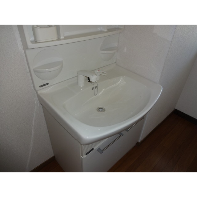 Other Equipment. Independent wash basin (shampoo dresser)