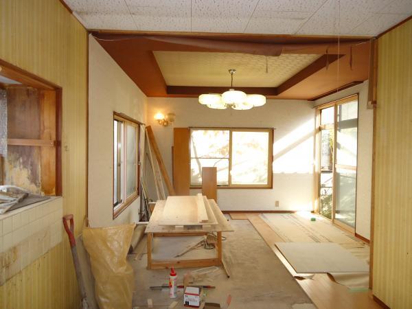 Living. These rooms become LDK. Bright carpenter to be the room with a feeling of opening is hard during the renovation!