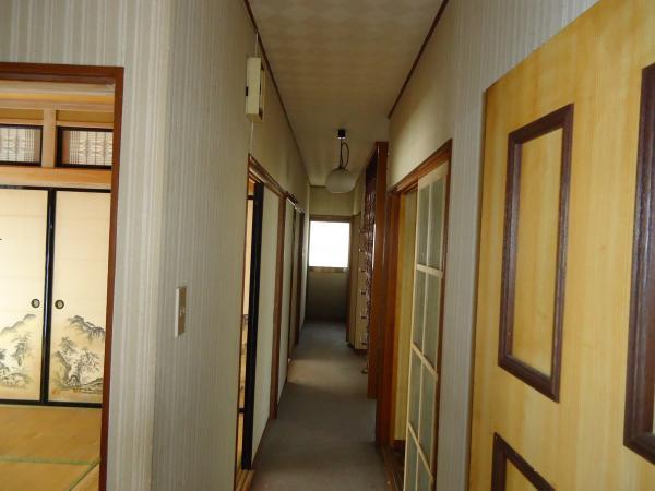 Other introspection. Appearance of the corridor.  Flooring, Cross also Masu Insect!