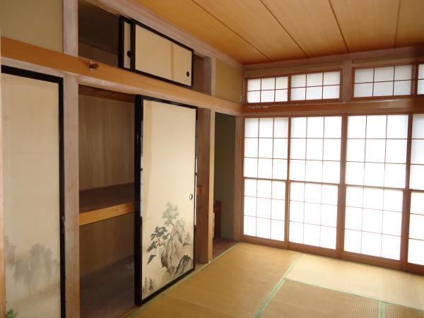 Non-living room. First floor 6 Pledge Japanese-style tatami of Omotegae, Sliding door ・ Shoji Insect, You cross re-covering!