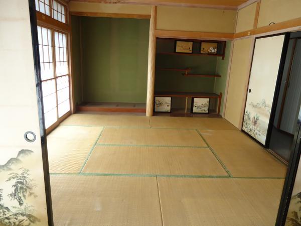 Non-living room. First floor 8 Pledge Japanese-style tatami of Omotegae, Sliding door ・ Shoji Insect, You cross re-covering!