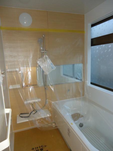 Bathroom. Because the new unit bus (made Rikushiru) 1 pyeong type of bathtub, Put together with spacious children.