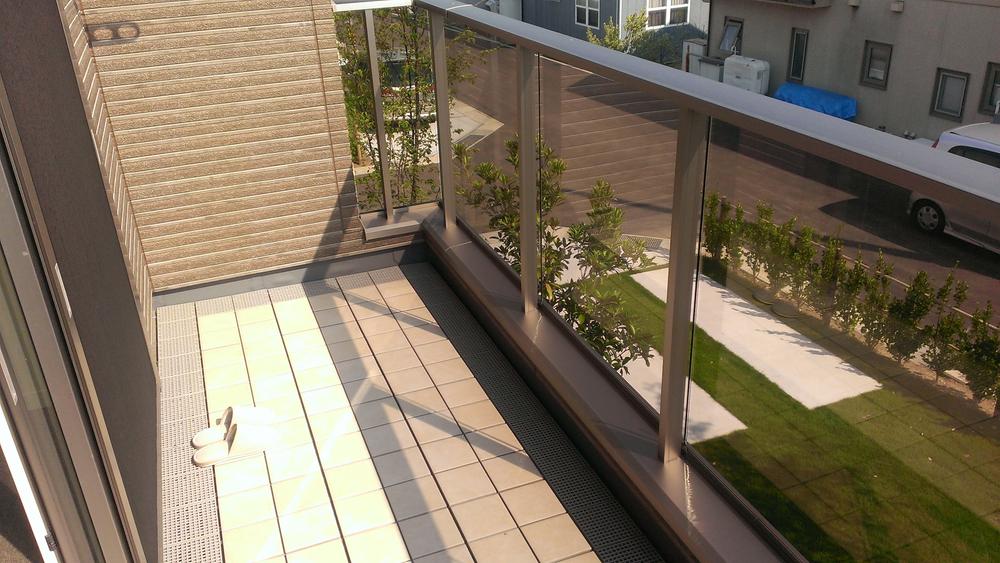 Other introspection. Dehaba is a spacious balcony of about 1m30cm
