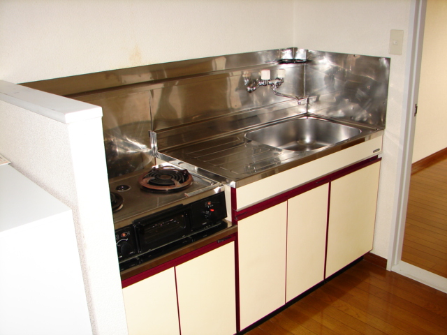 Kitchen. With electric stove