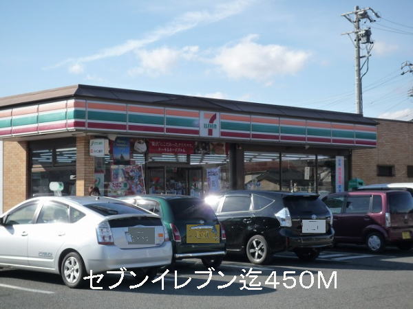 Convenience store. 450m to Seven-Eleven (convenience store)