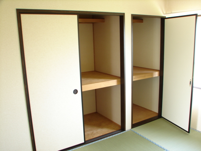 Receipt. Storage of Japanese-style room. There two places