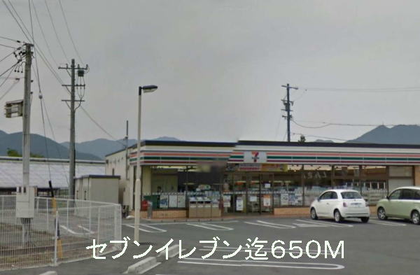 Convenience store. 650m to Seven-Eleven (convenience store)