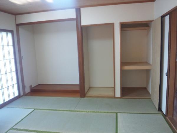 Non-living room. Living → Japanese-style room is a popular regardless of age