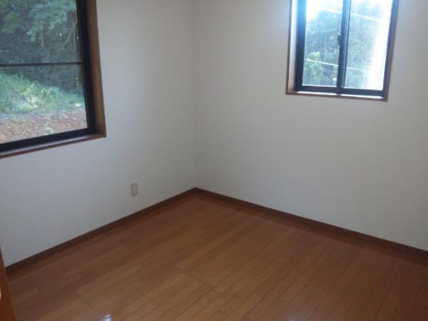 Non-living room. Presence of mind is a flooring material