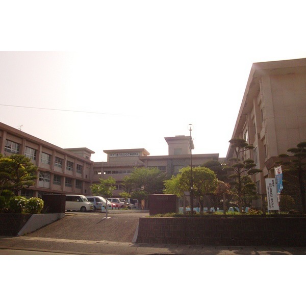 Junior high school. Isahaya City West Isahaya junior high school (junior high school) up to 3100m