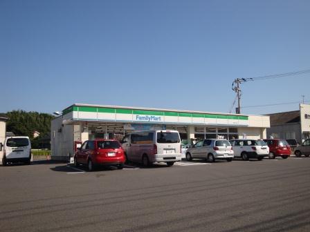 Convenience store. FamilyMart Isahaya Hisayama store up (convenience store) 1041m