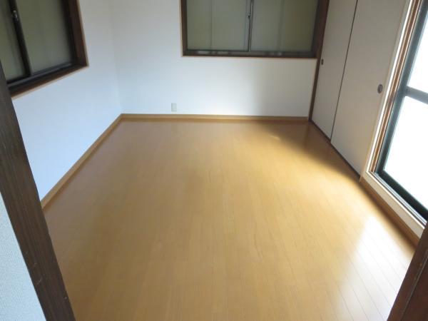Non-living room. It was changed Mato from Japanese-style rooms to Western-style