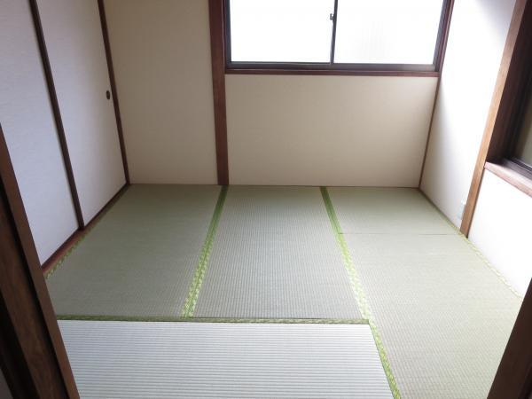 Non-living room. It was Omotegae of tatami