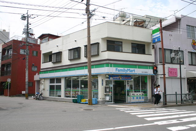Convenience store. FamilyMart 210m until the Nagasaki peace Machiten (convenience store)
