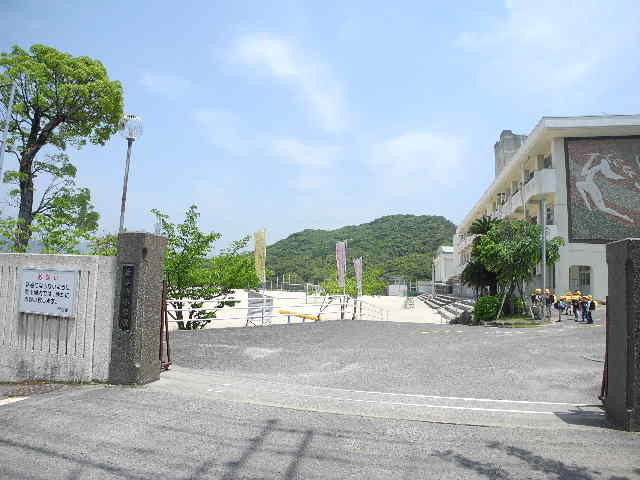 Primary school. 1290m to Nagayo stand Nagayo Minami elementary school (elementary school)