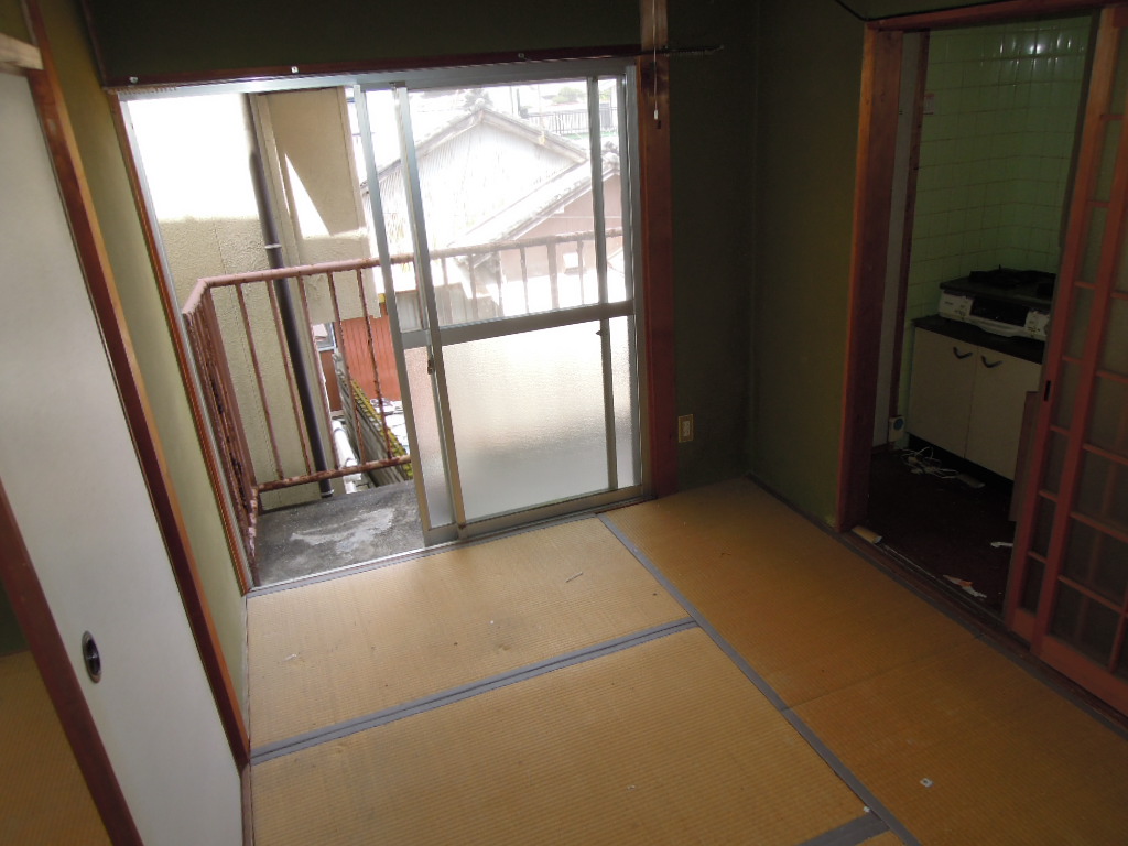 Living and room. 3 Pledge Japanese-style room