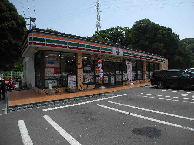 Convenience store. Seven-Eleven Nagayo Manabino store up (convenience store) 979m
