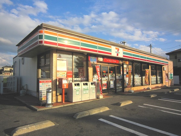 Convenience store. Seven-Eleven Omura Tominohara 1-chome to (convenience store) 898m