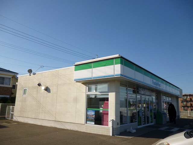 Convenience store. Family Mart Omura Miyashoji Sanchome store up (convenience store) 568m