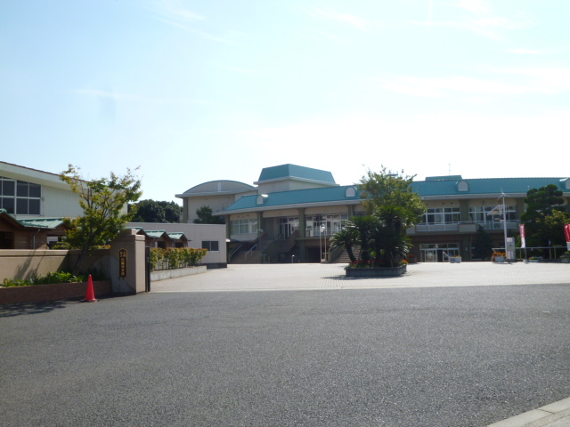 Junior high school. 917m to Omura municipal Kujima junior high school (junior high school)