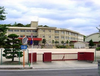 Primary school. 445m until the Omura City West Omura elementary school (elementary school)
